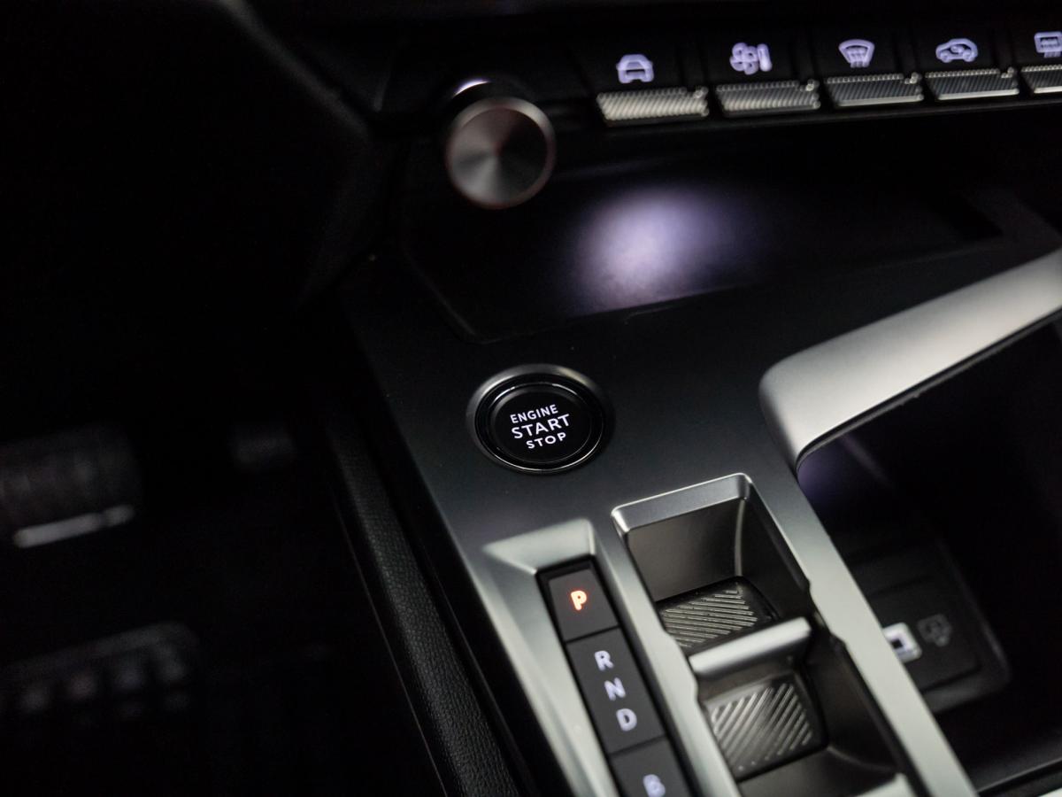 peugeot-308-2023-hibrido-a-gasolina-1598cc