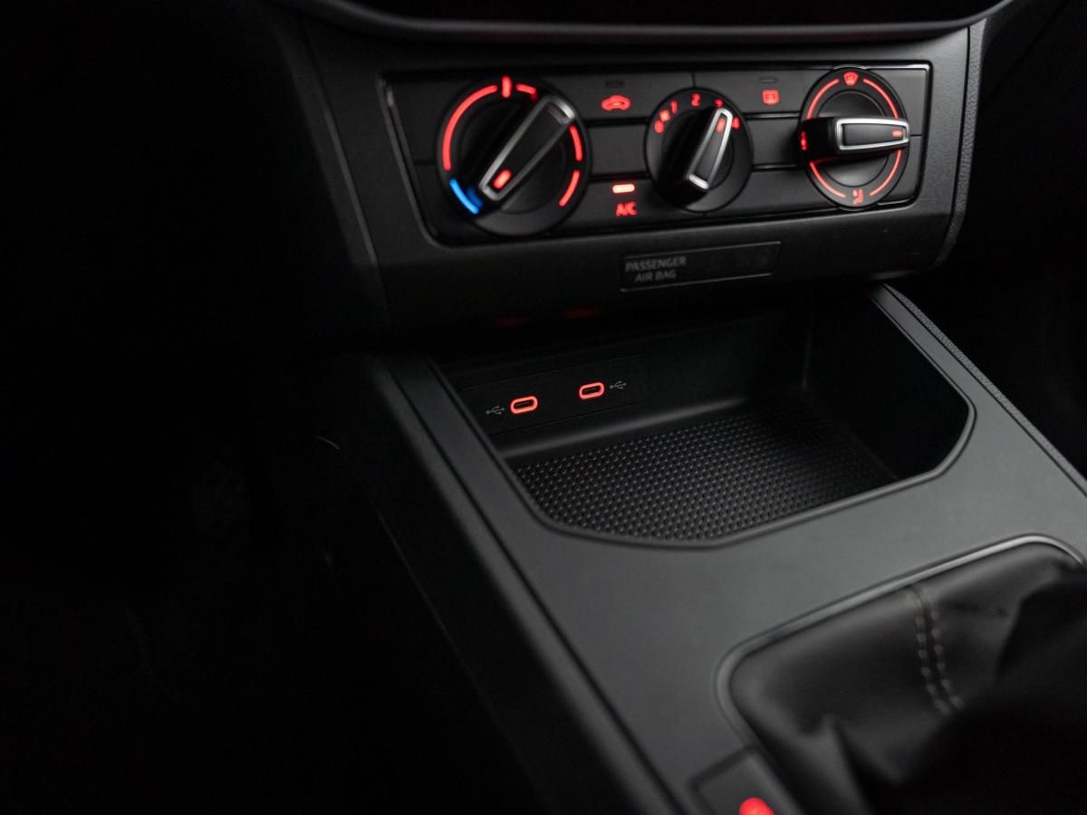 seat-ibiza-2023-gasolina-999cc