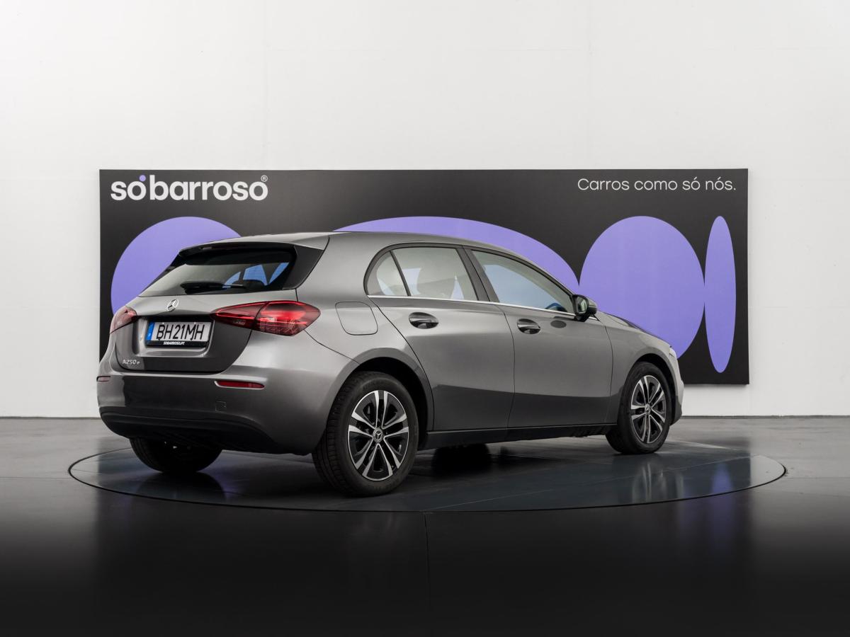 mercedes-benz-classe-a-2024-hibrido-a-gasolina-1332cc