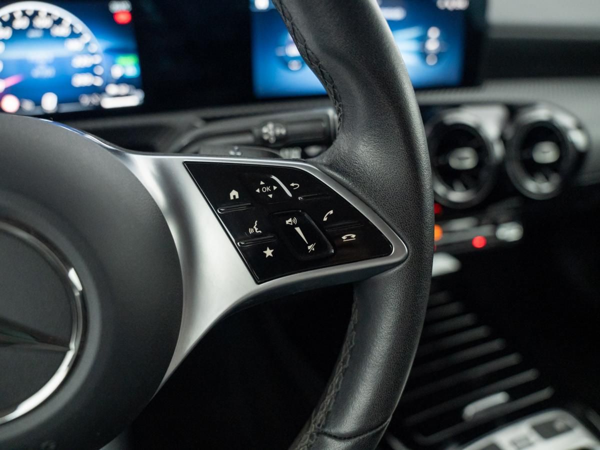 mercedes-benz-classe-a-2024-hibrido-a-gasolina-1332cc