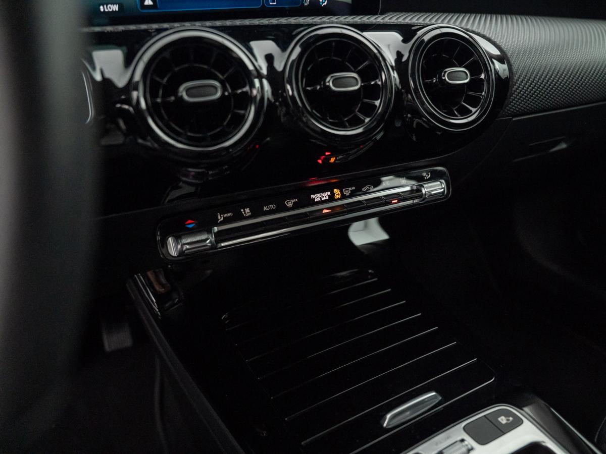 mercedes-benz-classe-a-2024-hibrido-a-gasolina-1332cc