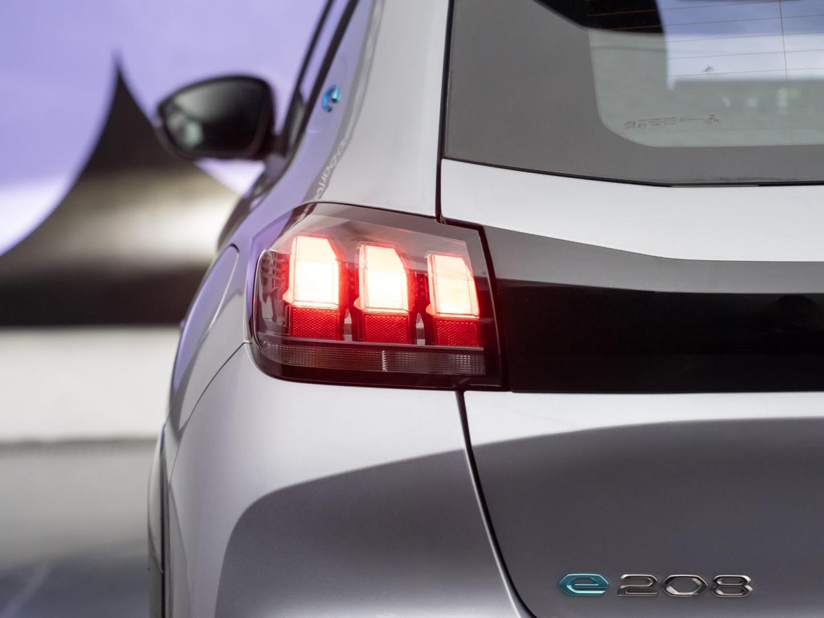peugeot-208-2022-eletrico-500cc