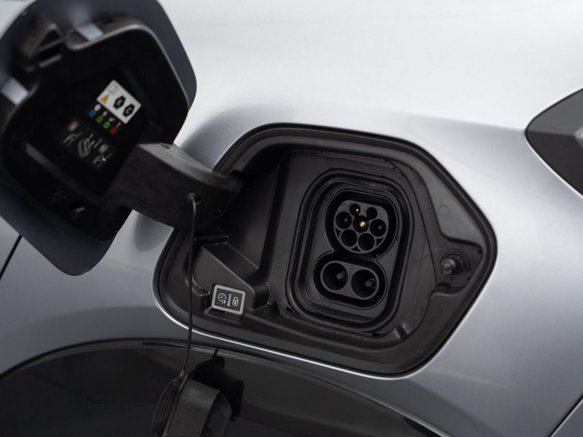 peugeot-208-2022-eletrico-500cc