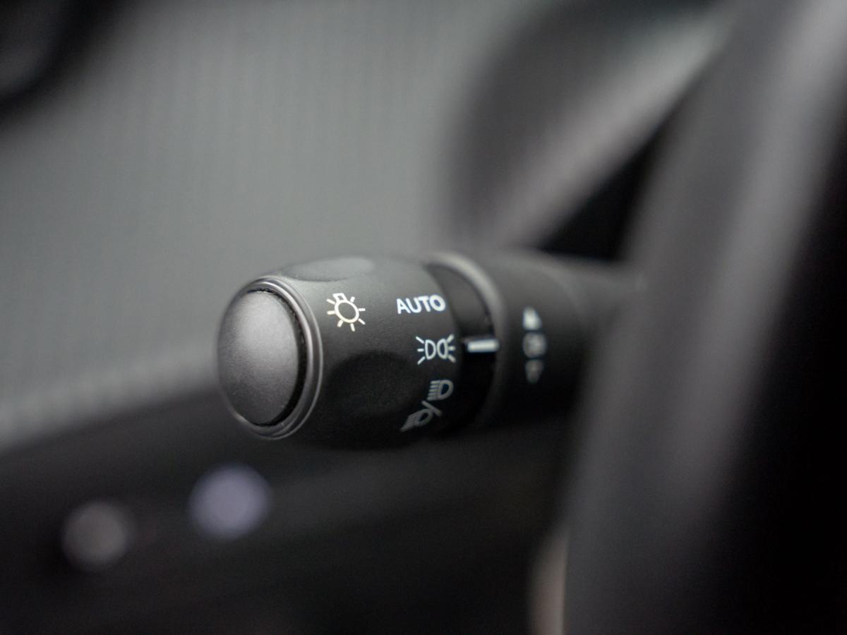 peugeot-208-2022-eletrico-500cc