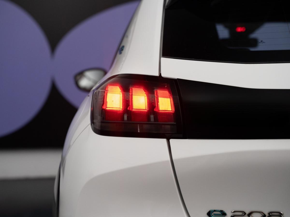 peugeot-208-2022-eletrico-500cc