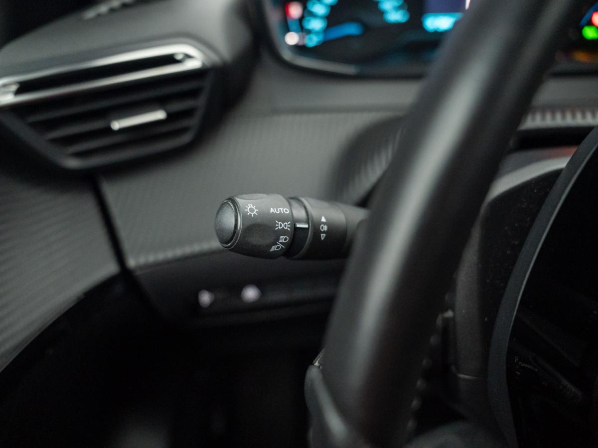 peugeot-208-2022-eletrico-500cc