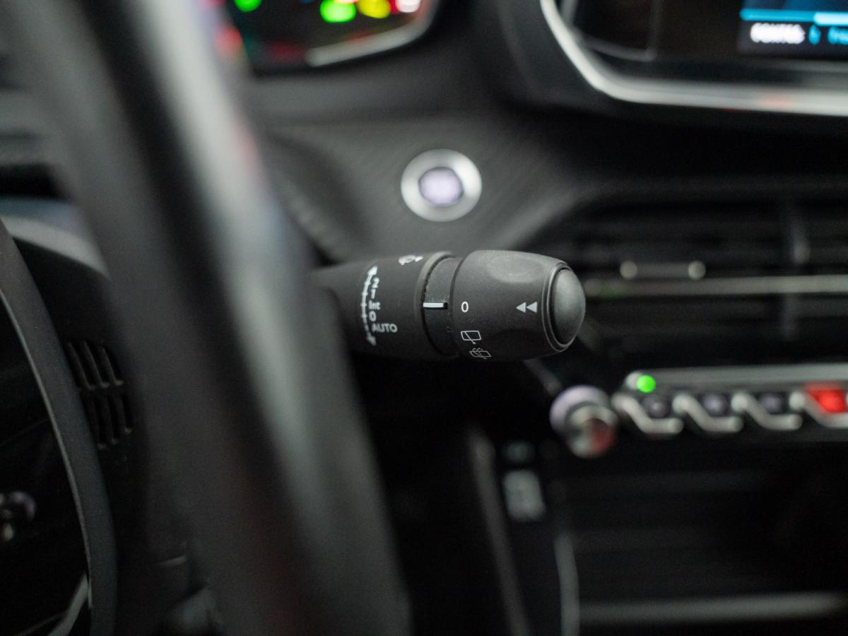 peugeot-208-2022-eletrico-500cc