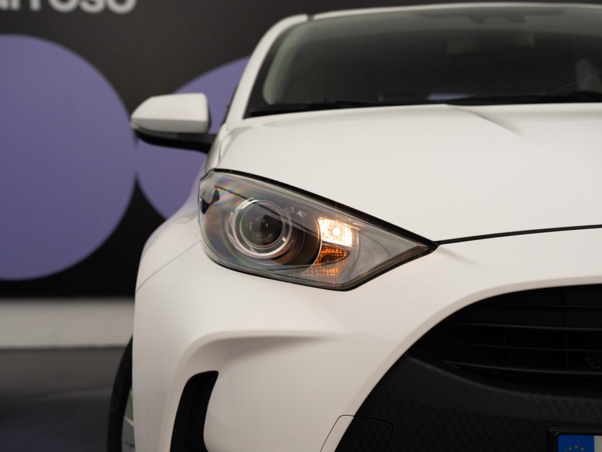 toyota-yaris-2021-hibrido-a-gasolina-1490cc
