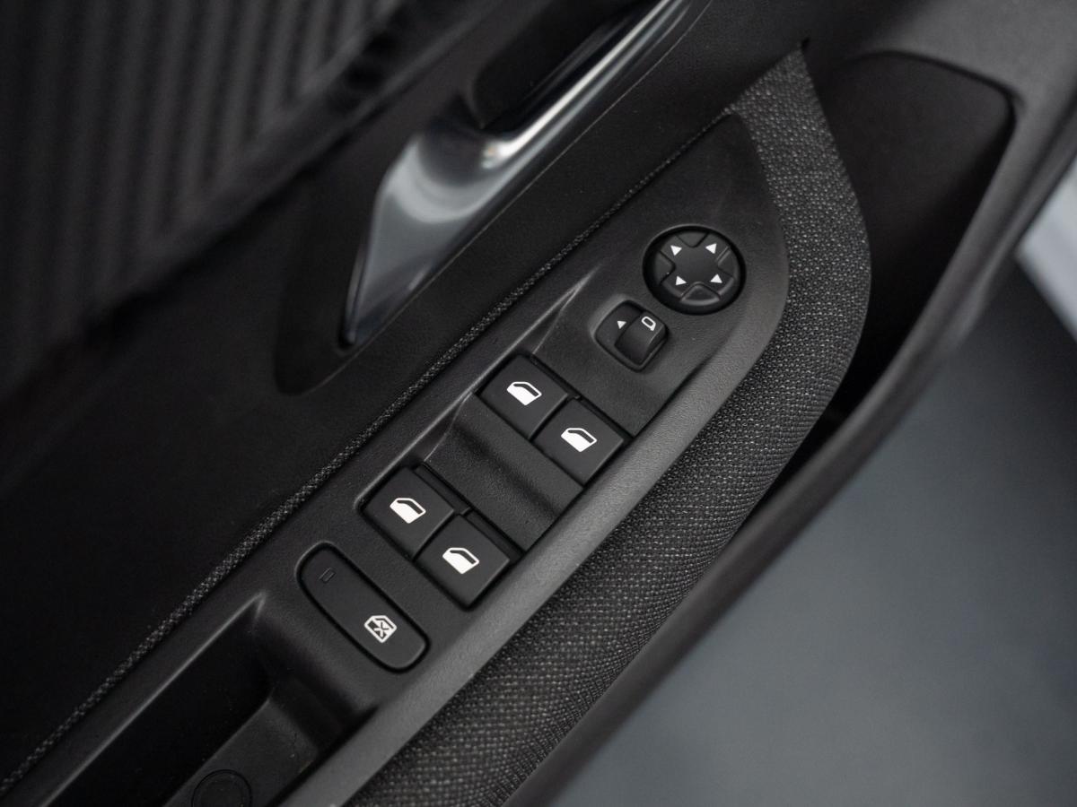 peugeot-208-2025-gasolina-1199cc
