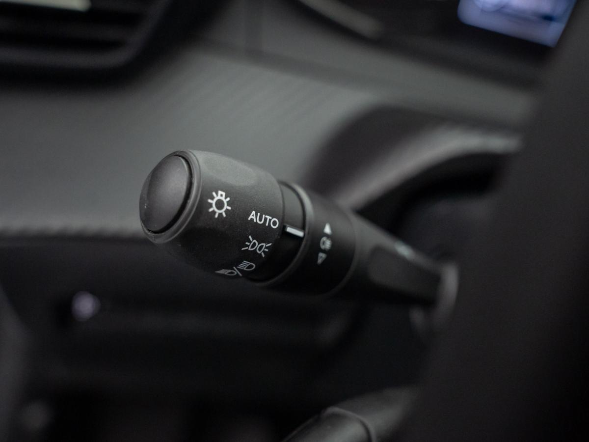 peugeot-208-2025-gasolina-1199cc