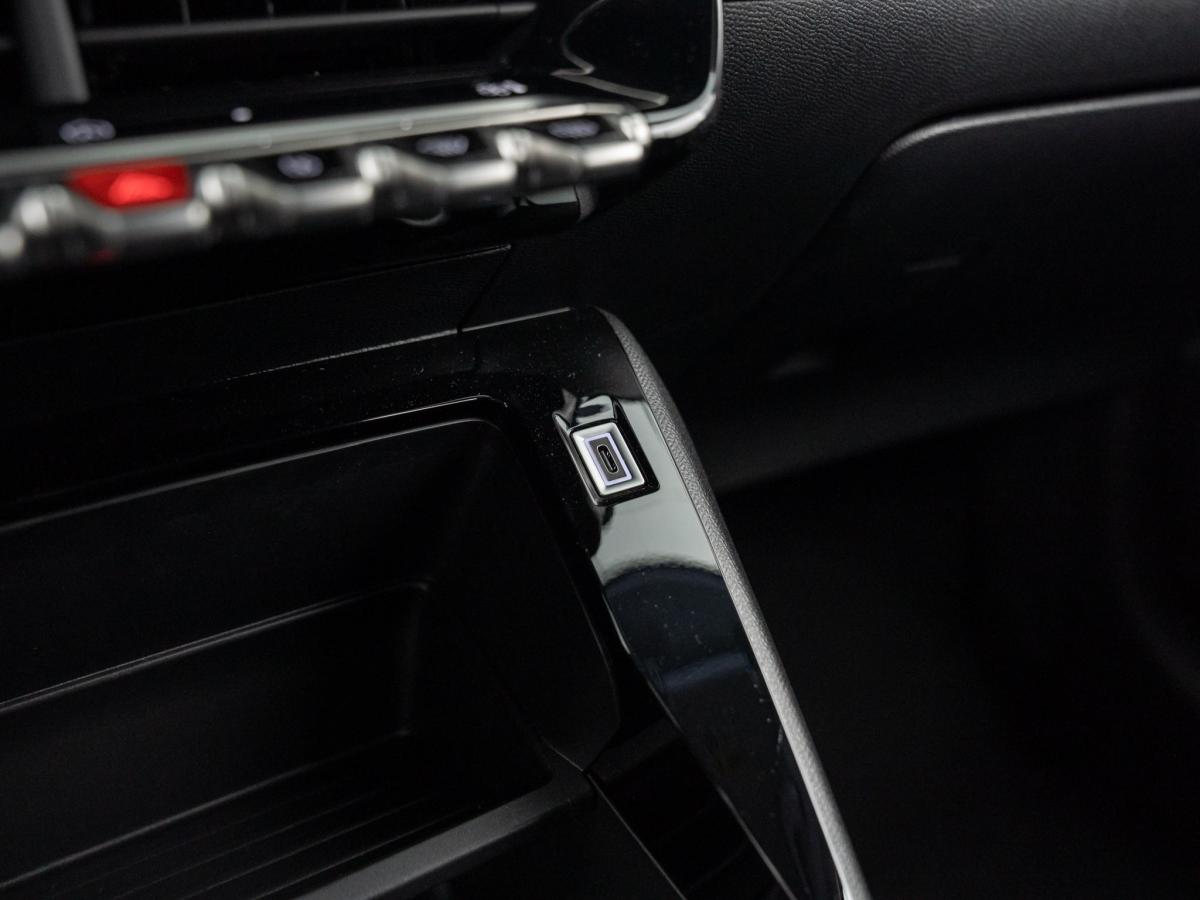 peugeot-208-2025-gasolina-1199cc