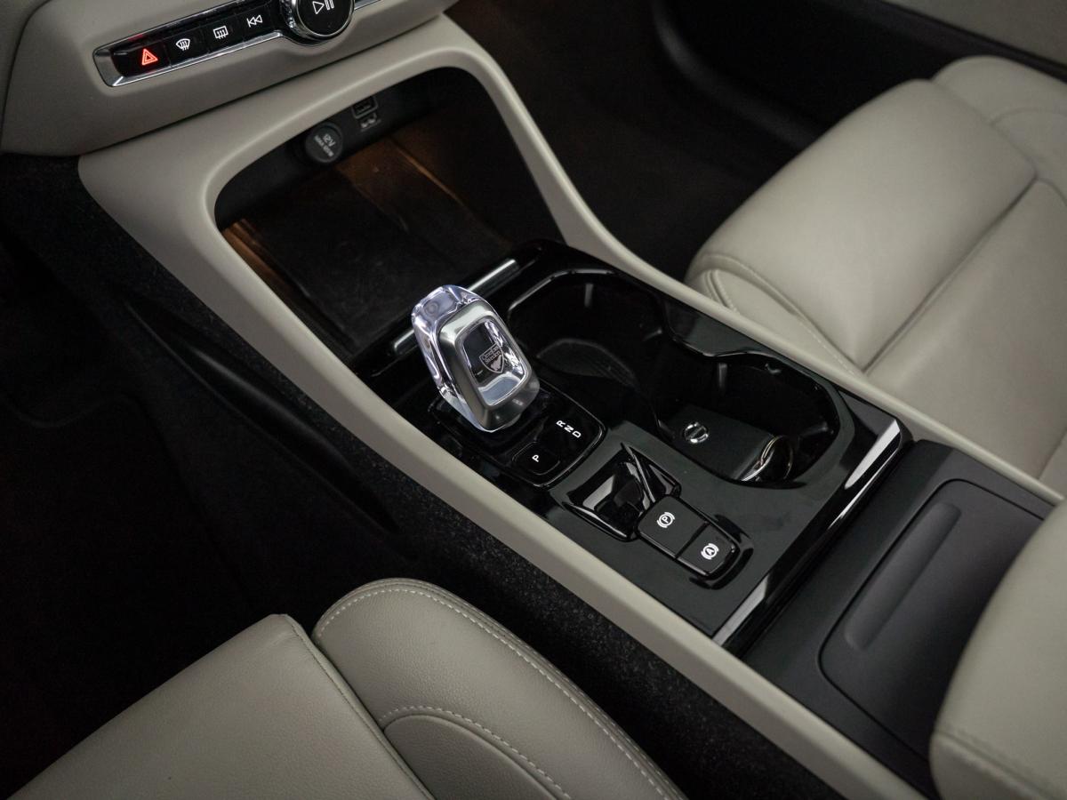 volvo-xc40-2021-gasolina-1477cc