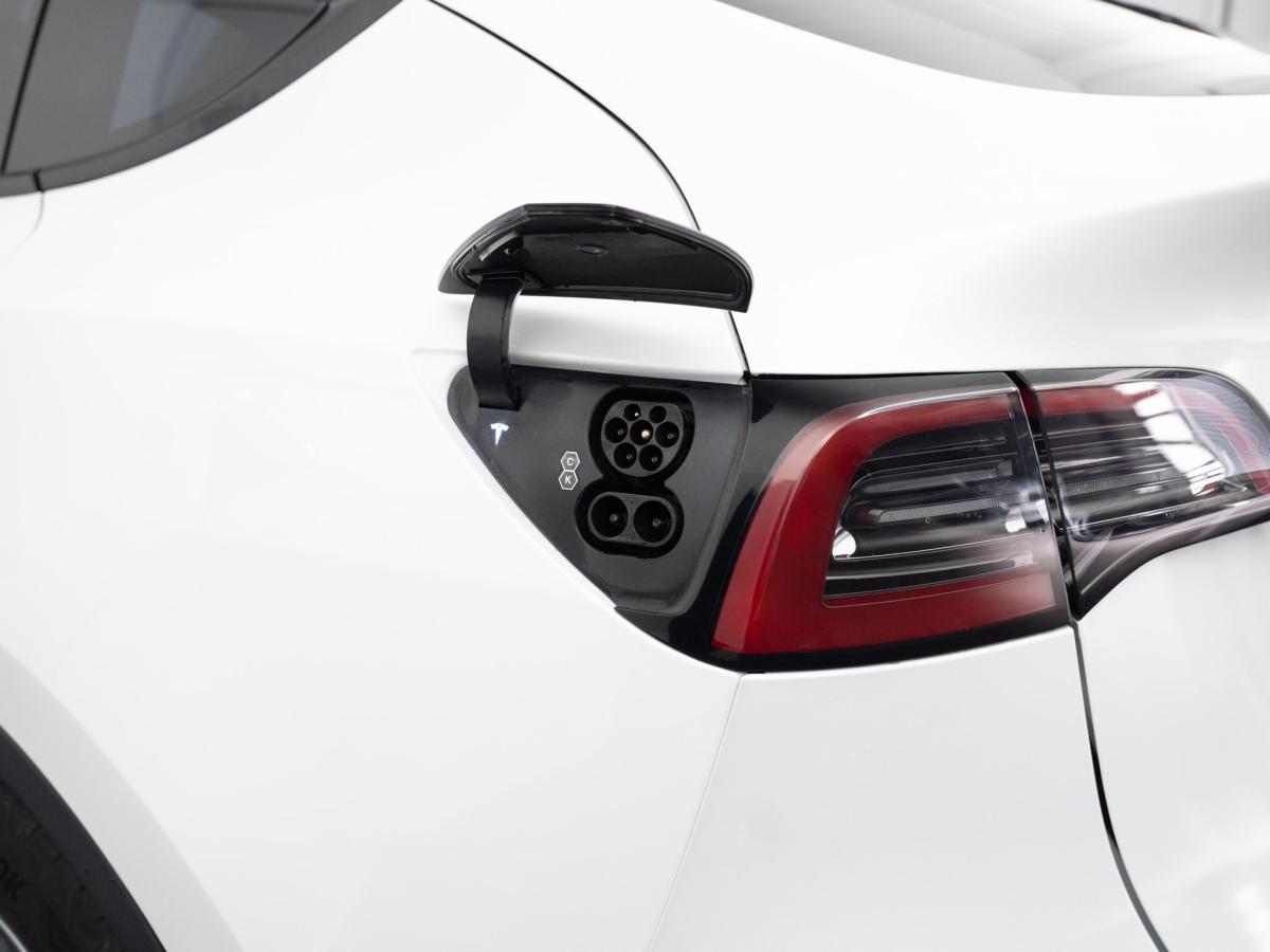 tesla-model-y-2023-eletrico-500cc