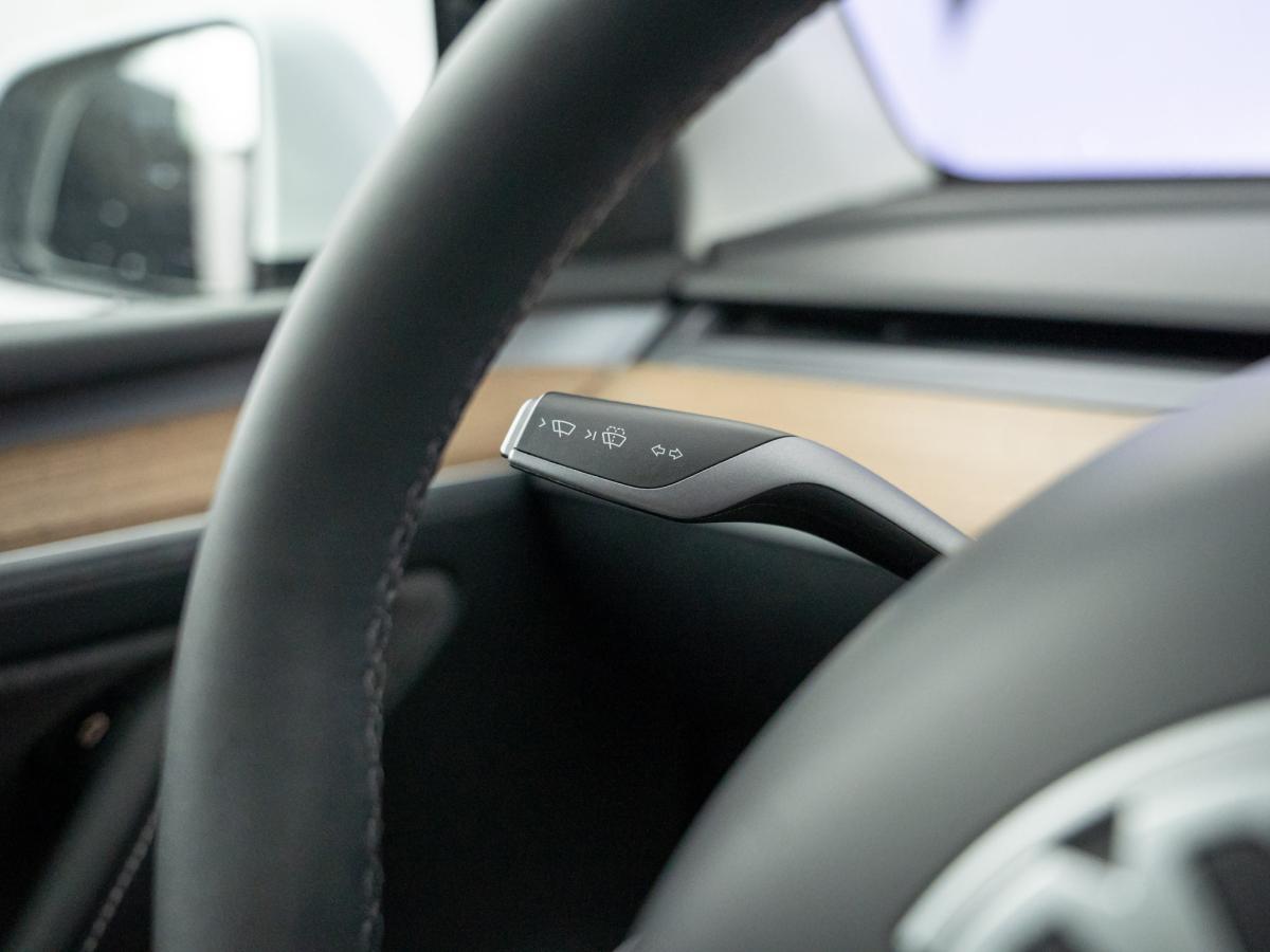 tesla-model-y-2023-eletrico-500cc