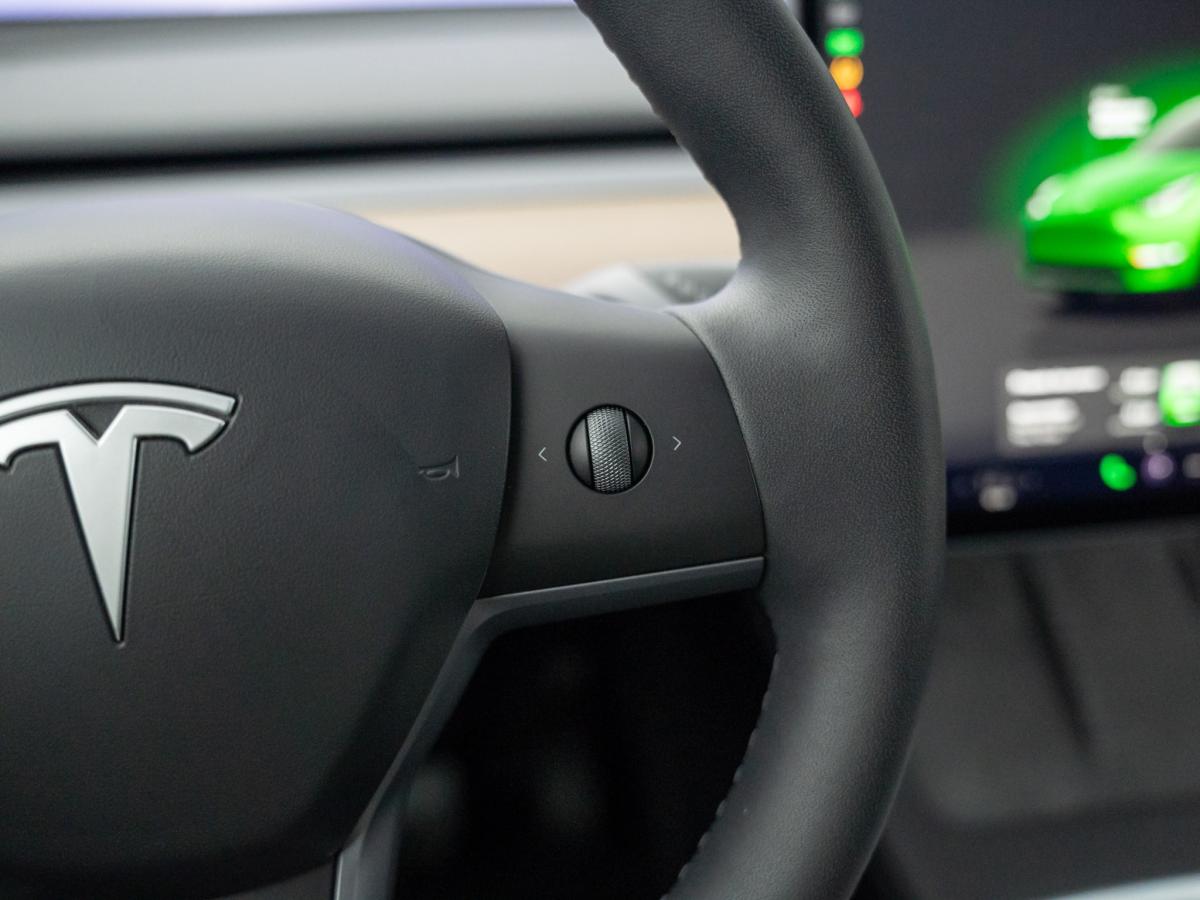tesla-model-y-2023-eletrico-500cc