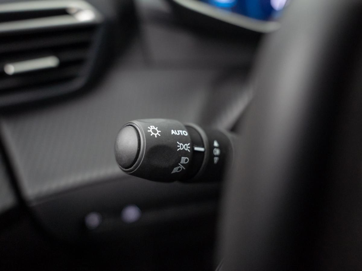 peugeot-2008-2023-diesel-1499cc
