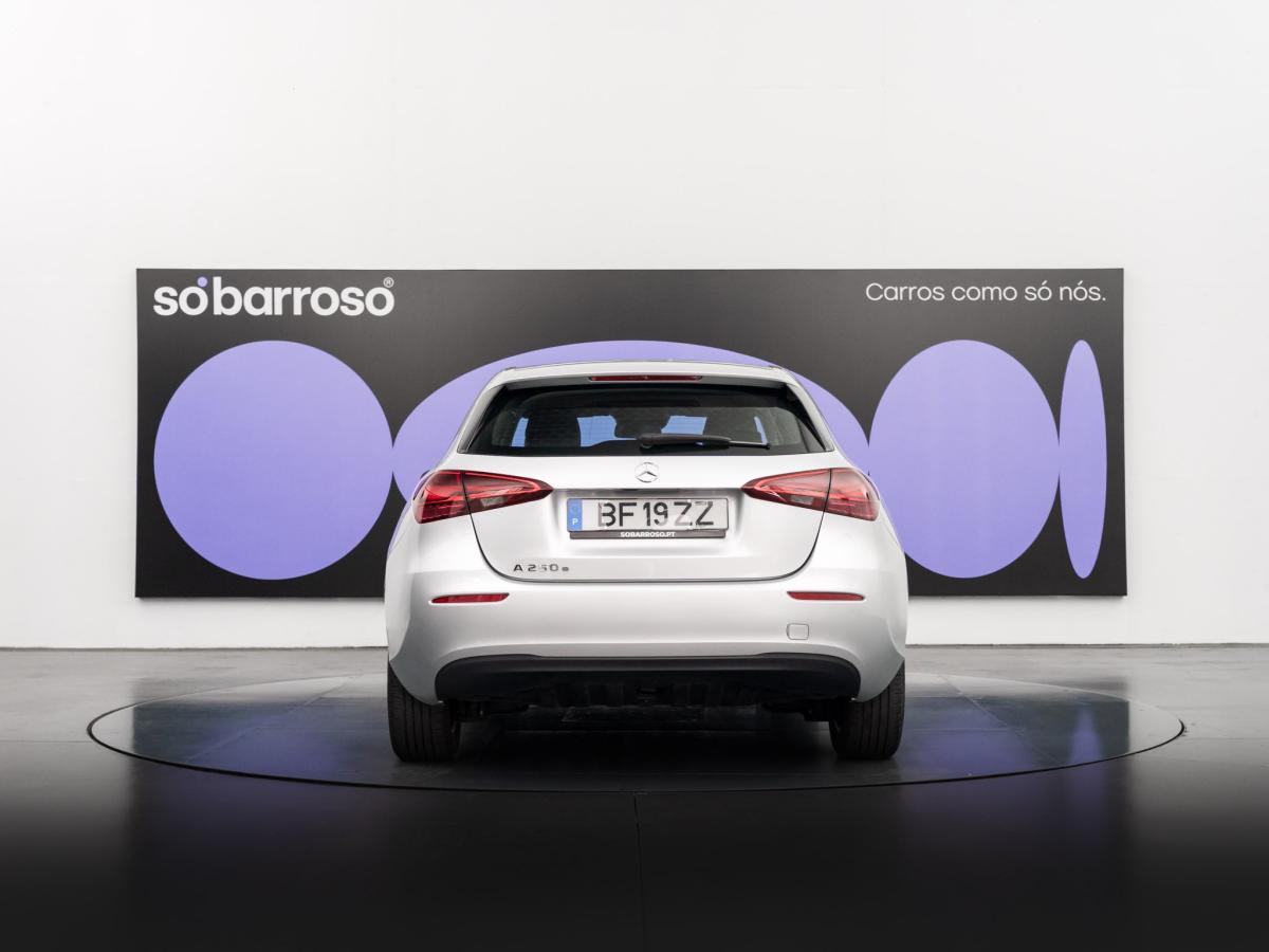 mercedes-benz-classe-a-2023-hibrido-a-gasolina-1332cc