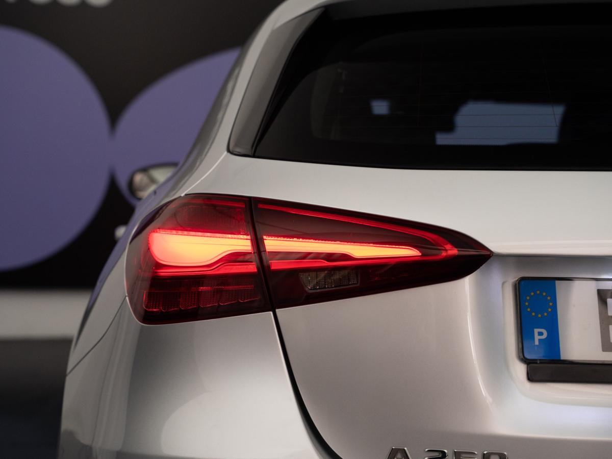 mercedes-benz-classe-a-2023-hibrido-a-gasolina-1332cc
