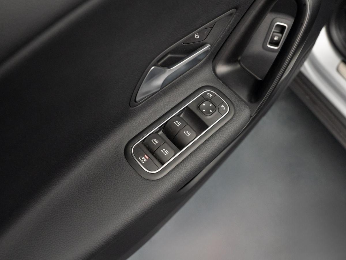 mercedes-benz-classe-a-2023-hibrido-a-gasolina-1332cc