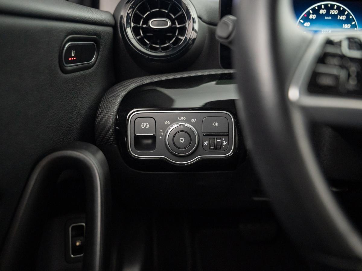 mercedes-benz-classe-a-2023-hibrido-a-gasolina-1332cc