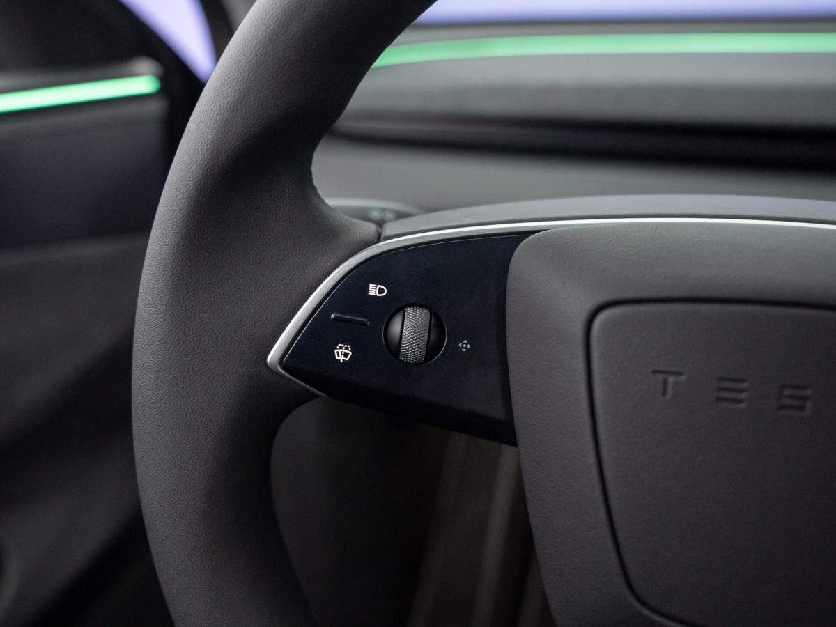 tesla-model-y-2025-eletrico-500cc
