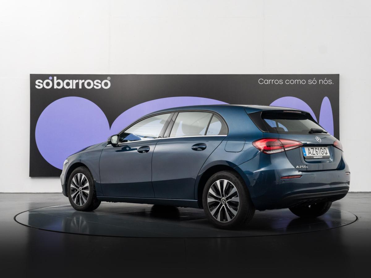 mercedes-benz-classe-a-2023-hibrido-a-gasolina-1332cc