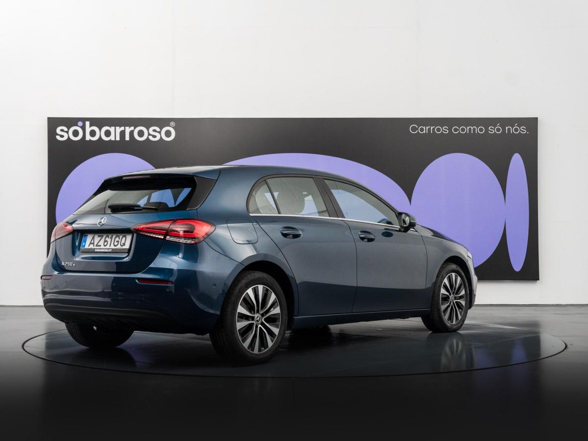 mercedes-benz-classe-a-2023-hibrido-a-gasolina-1332cc