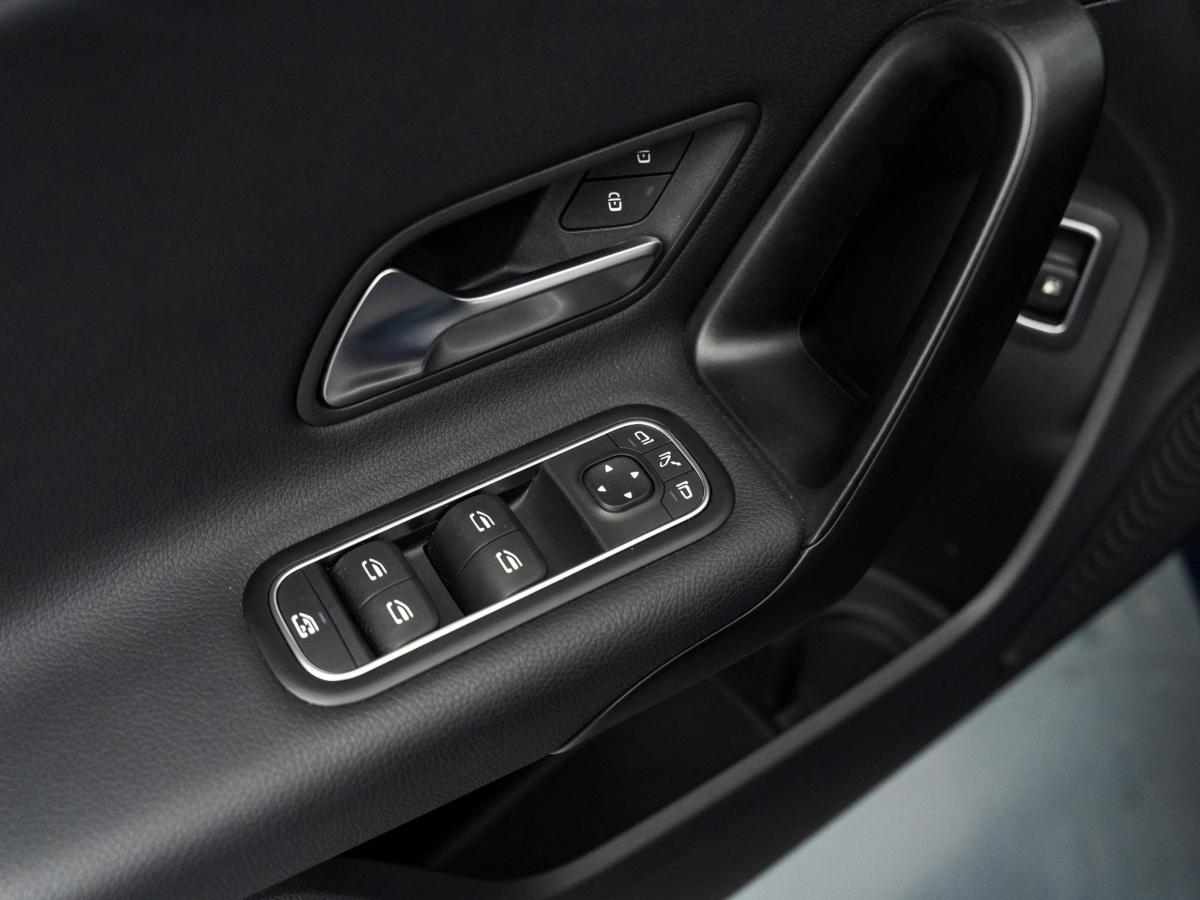mercedes-benz-classe-a-2023-hibrido-a-gasolina-1332cc
