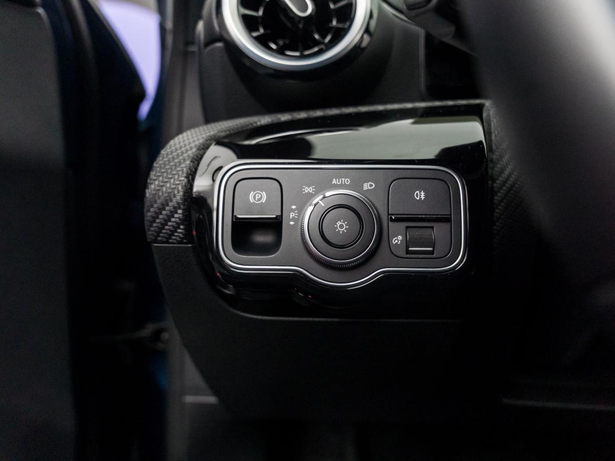 mercedes-benz-classe-a-2023-hibrido-a-gasolina-1332cc