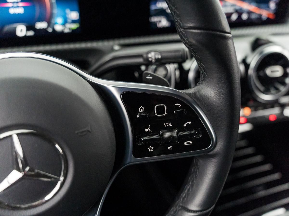 mercedes-benz-classe-a-2023-hibrido-a-gasolina-1332cc