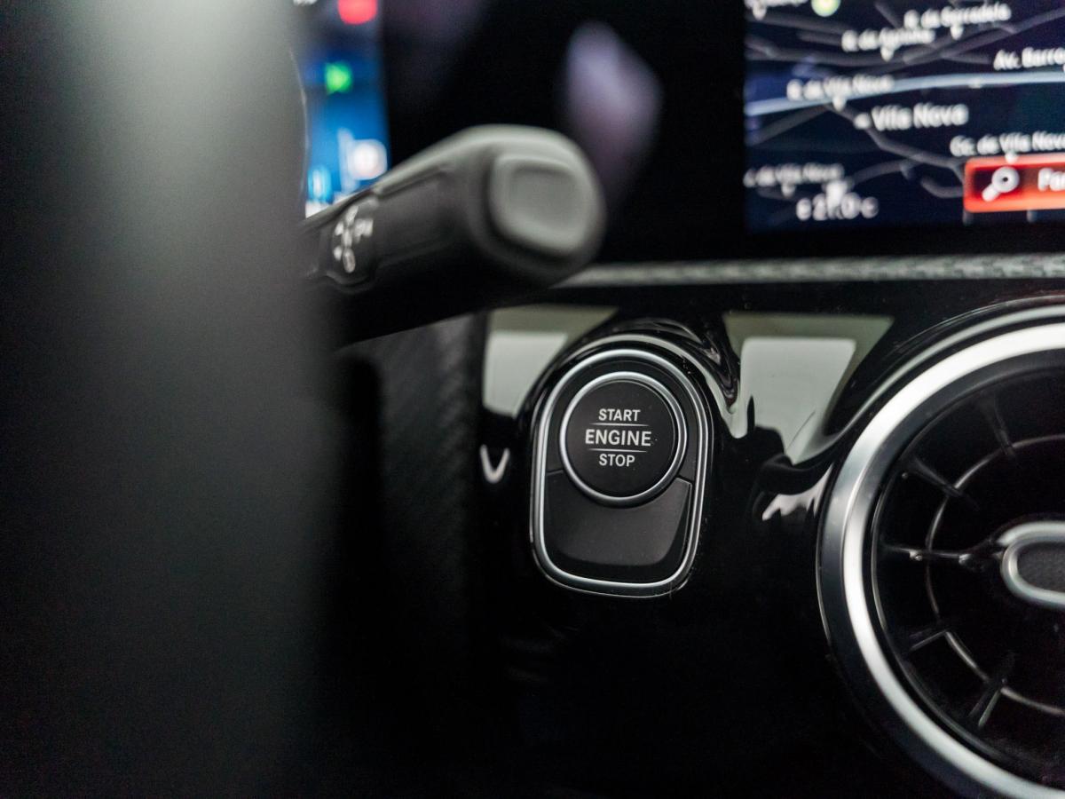 mercedes-benz-classe-a-2023-hibrido-a-gasolina-1332cc