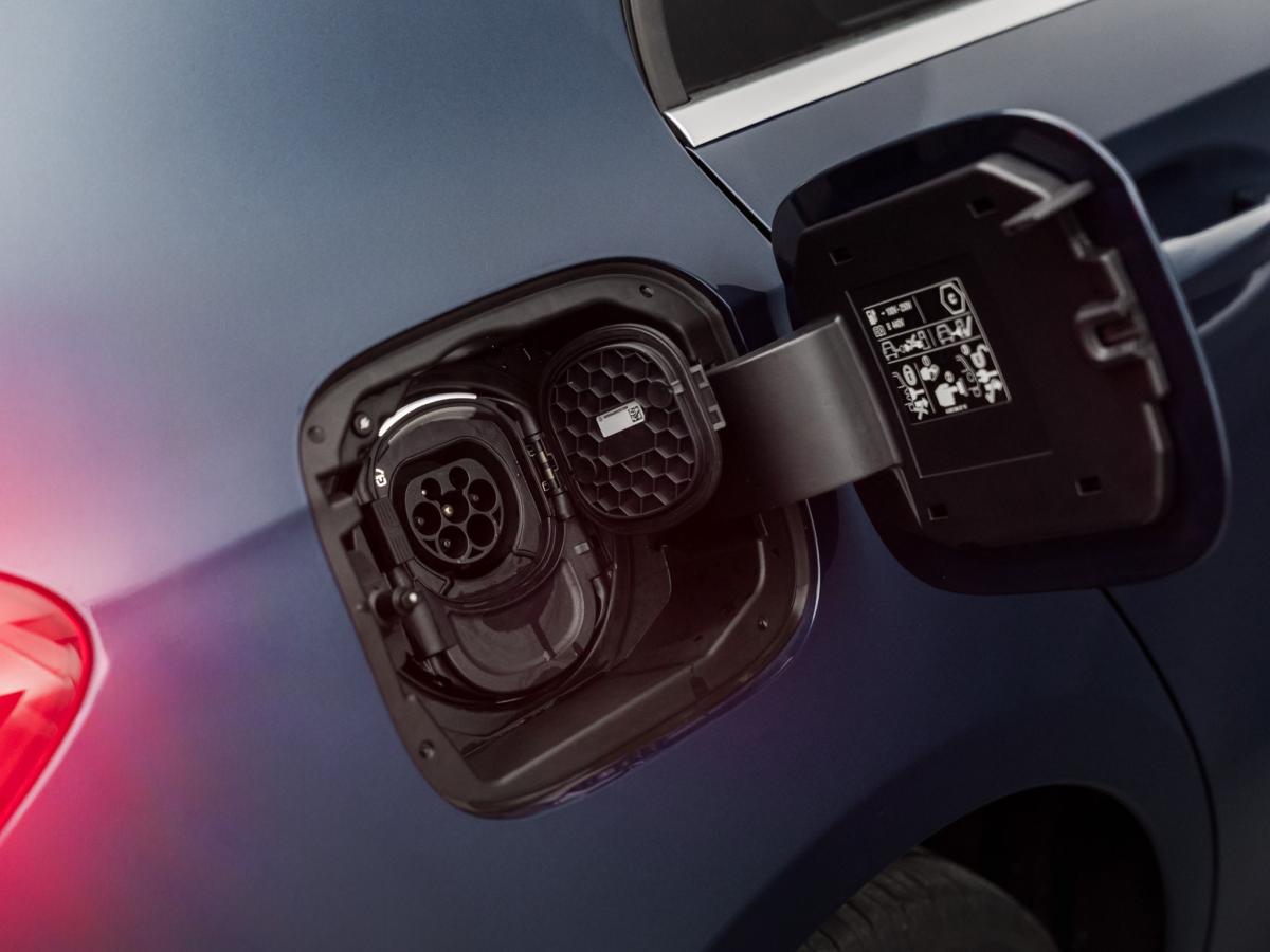 mercedes-benz-classe-a-2023-hibrido-a-gasolina-1332cc