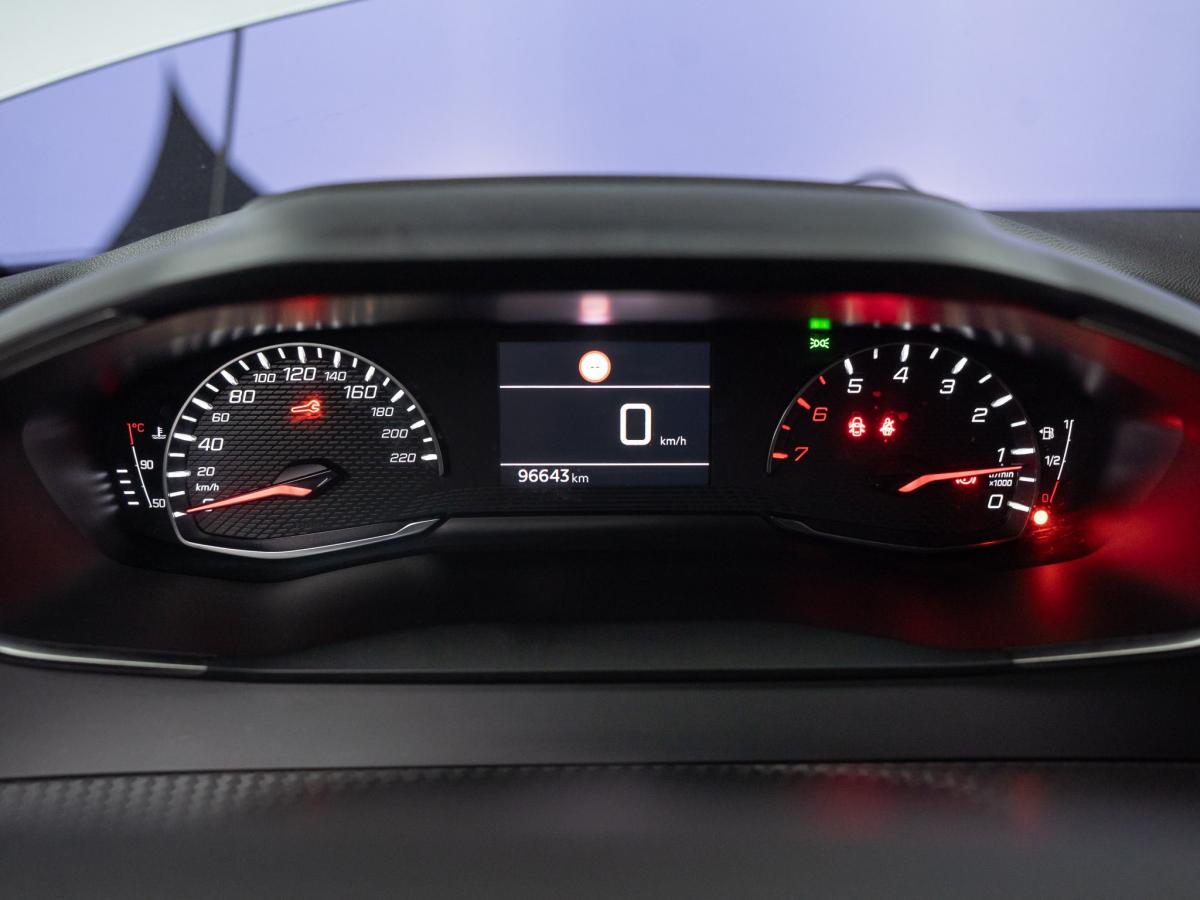 peugeot-2008-2023-gasolina-1199cc