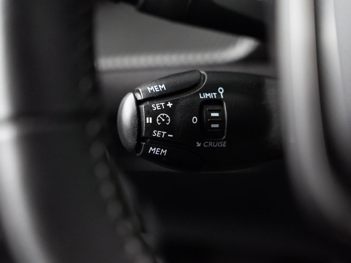 peugeot-2008-2023-gasolina-1199cc