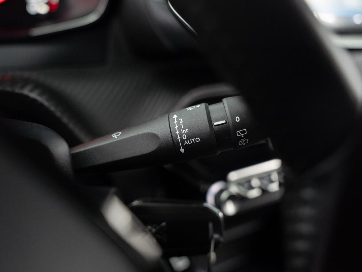 peugeot-2008-2023-gasolina-1199cc
