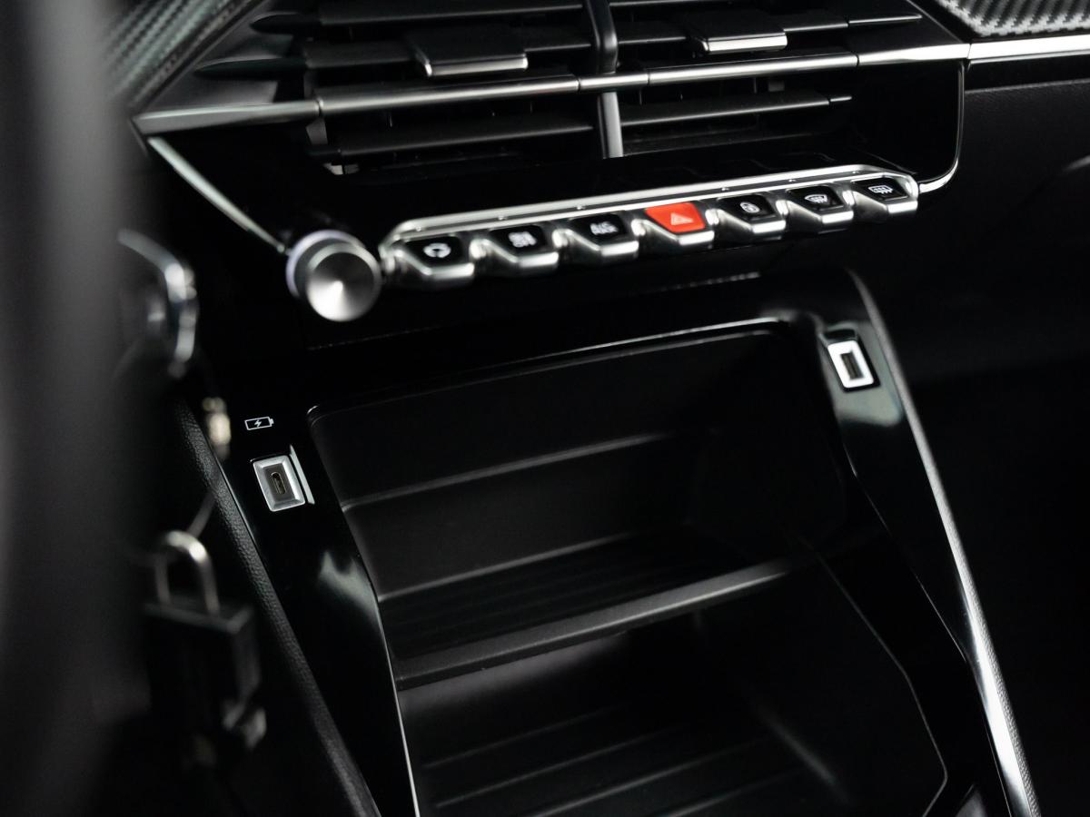 peugeot-2008-2023-gasolina-1199cc