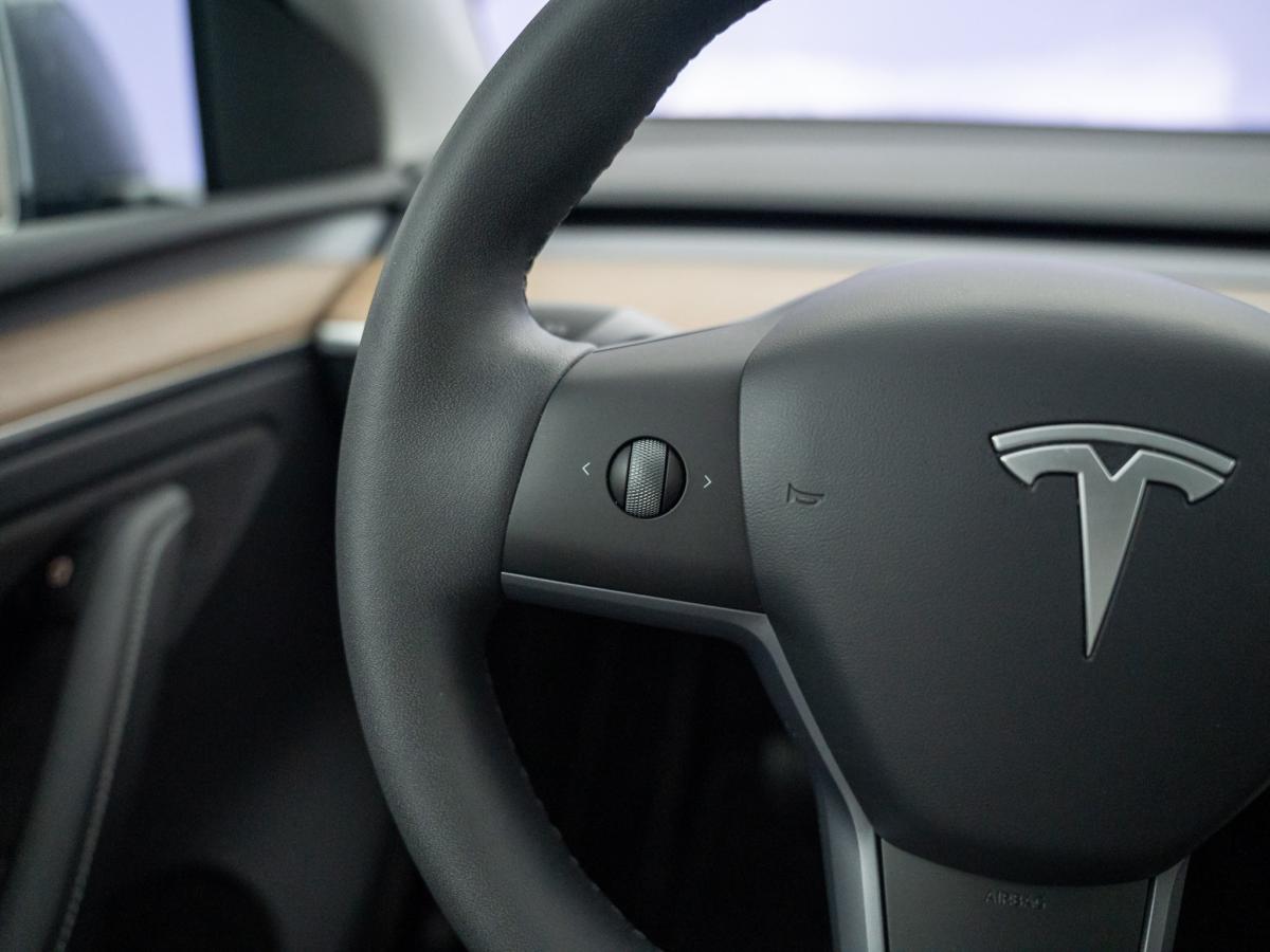 tesla-model-y-2023-eletrico-500cc