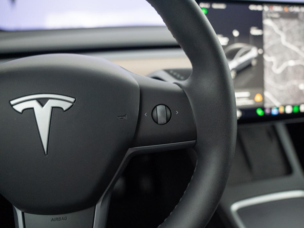 tesla-model-y-2023-eletrico-500cc