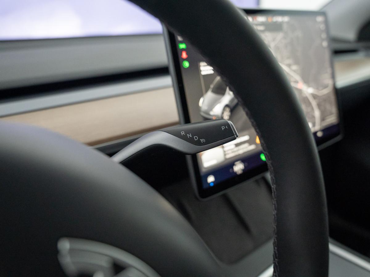tesla-model-y-2023-eletrico-500cc