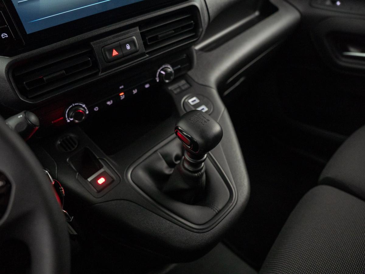 peugeot-partner-2025-diesel-1499cc
