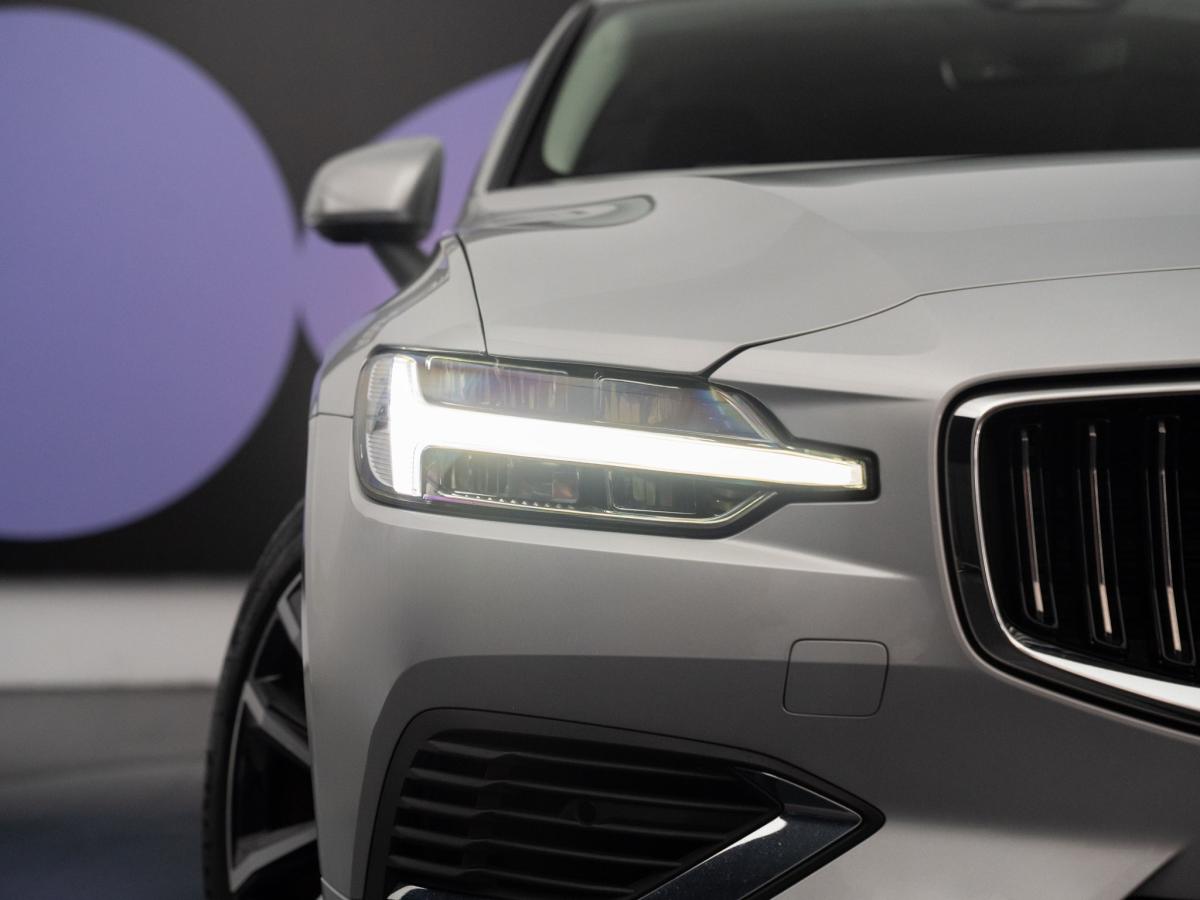 volvo-v60-2024-hibrido-a-gasolina-1969cc