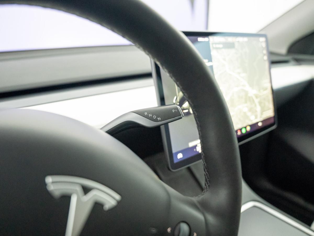 tesla-model-y-2021-eletrico-500cc