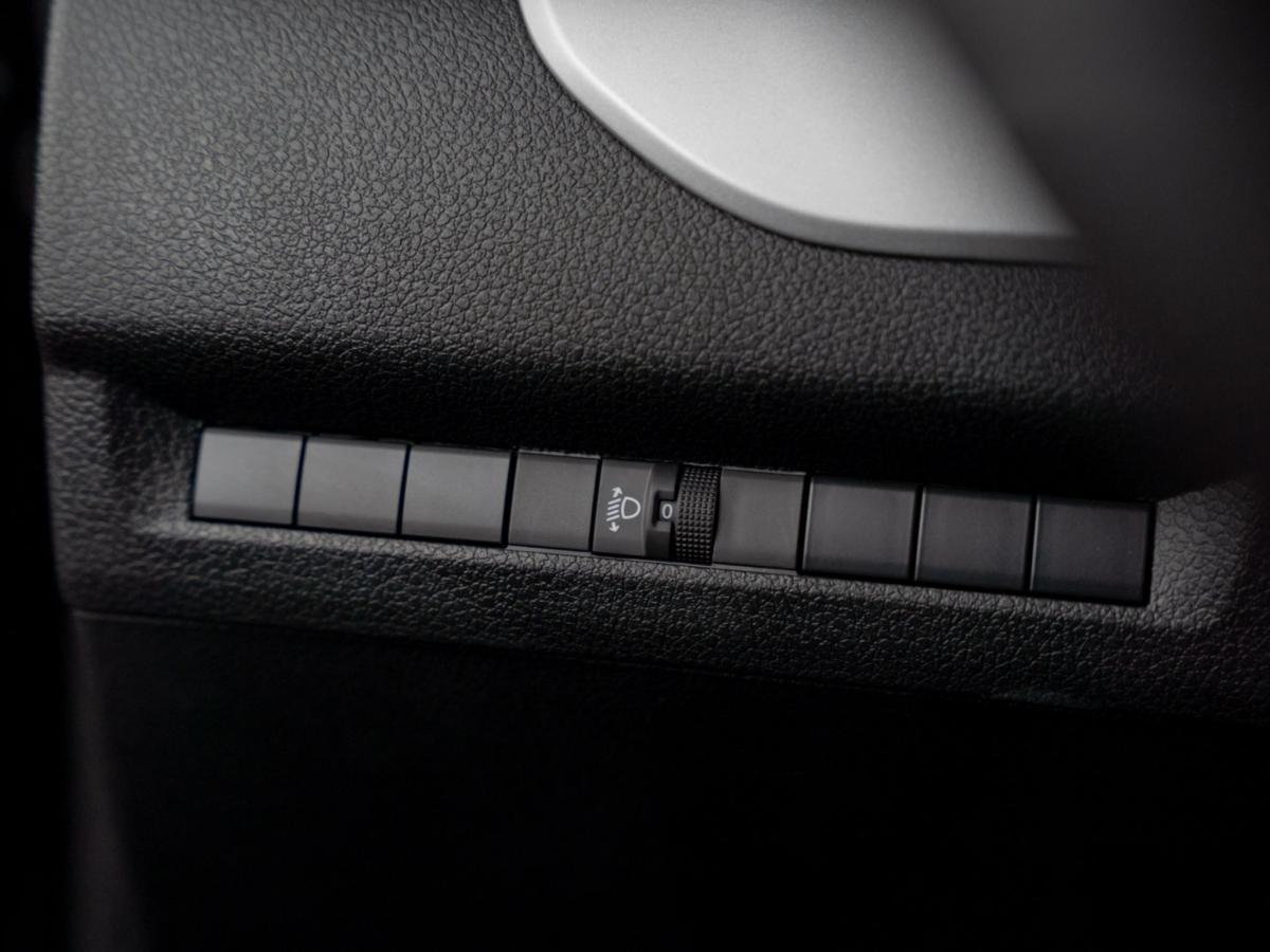 peugeot-traveller-2022-diesel-1499cc