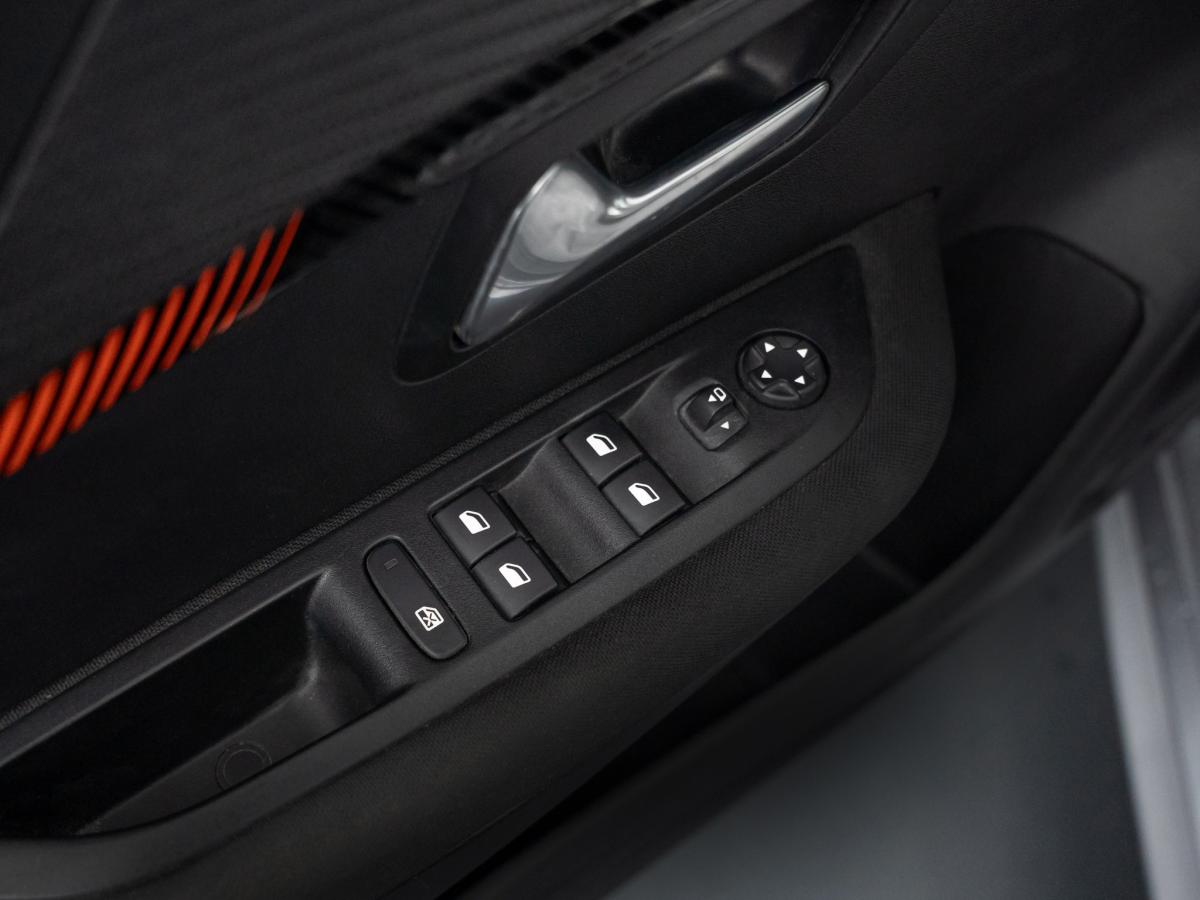 peugeot-208-2023-eletrico-500cc