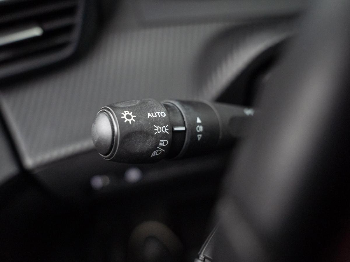 peugeot-208-2023-eletrico-500cc