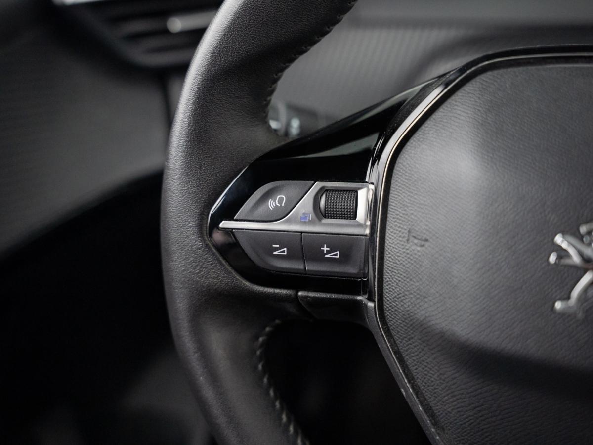 peugeot-208-2023-eletrico-500cc