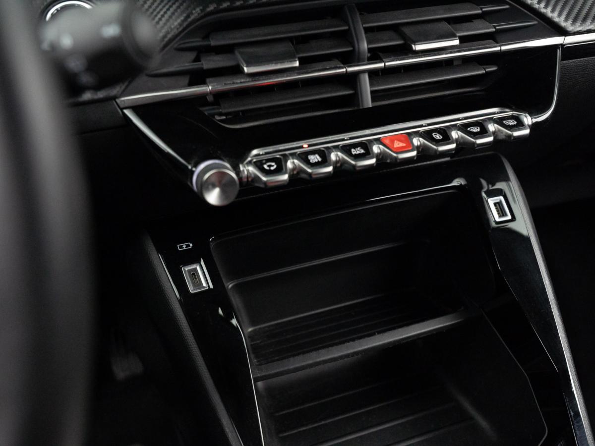 peugeot-208-2023-eletrico-500cc