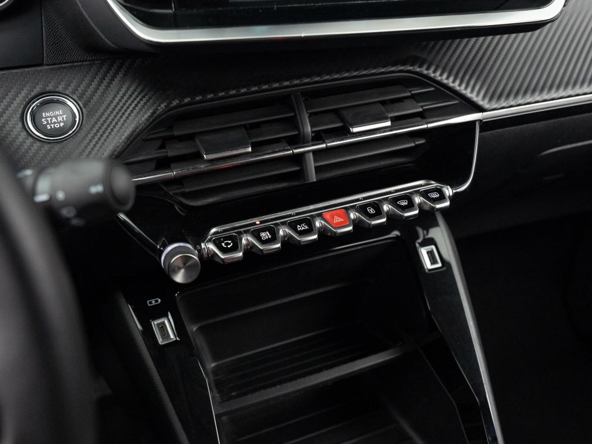 peugeot-208-2023-eletrico-500cc
