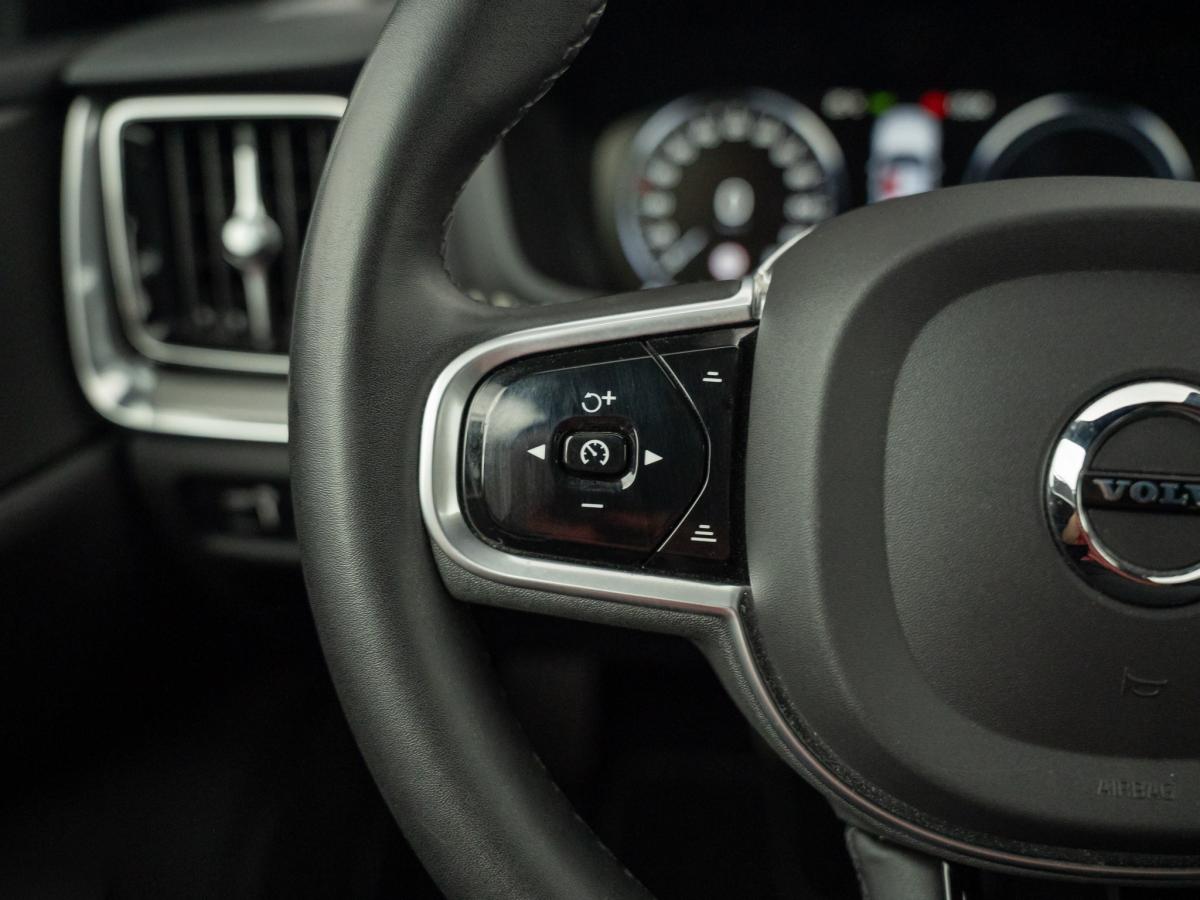 volvo-v60-2022-hibrido-a-gasolina-1969cc