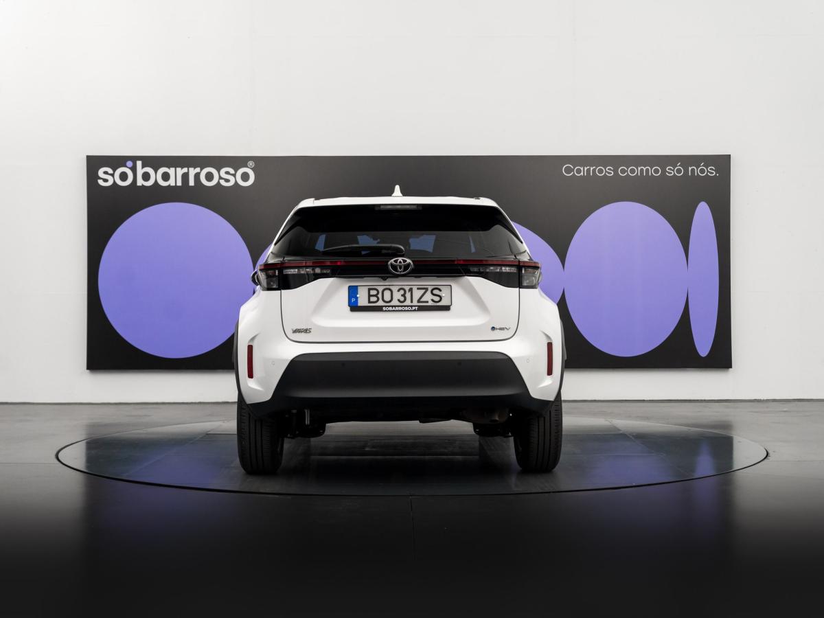toyota-yaris-cross-2024-hibrido-a-gasolina-1490cc